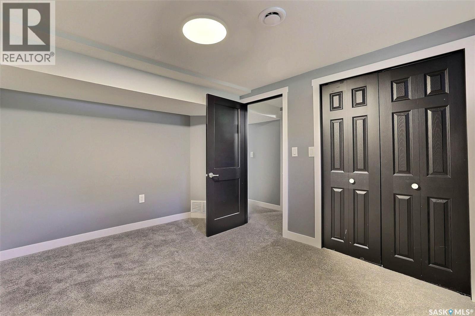 34 Elmwood Place, Regina, SK - Indoor Photo Showing Other Room