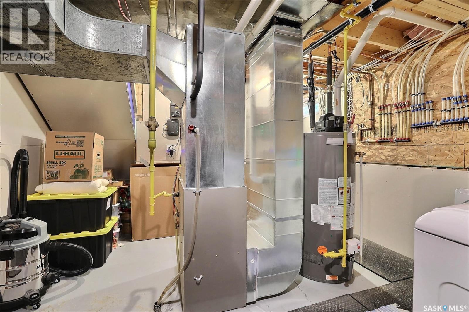 34 Elmwood Place, Regina, SK - Indoor Photo Showing Basement