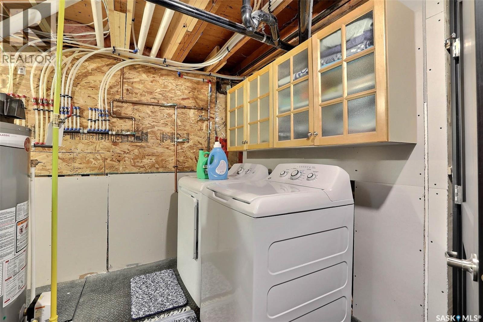 34 Elmwood Place, Regina, SK - Indoor Photo Showing Laundry Room