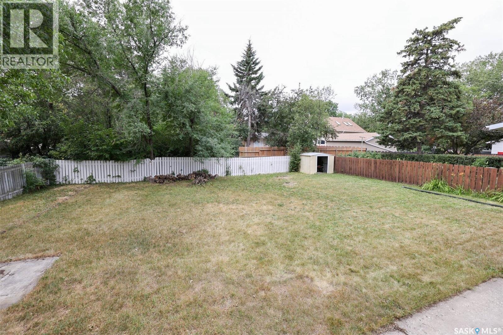 34 Elmwood Place, Regina, SK - Outdoor