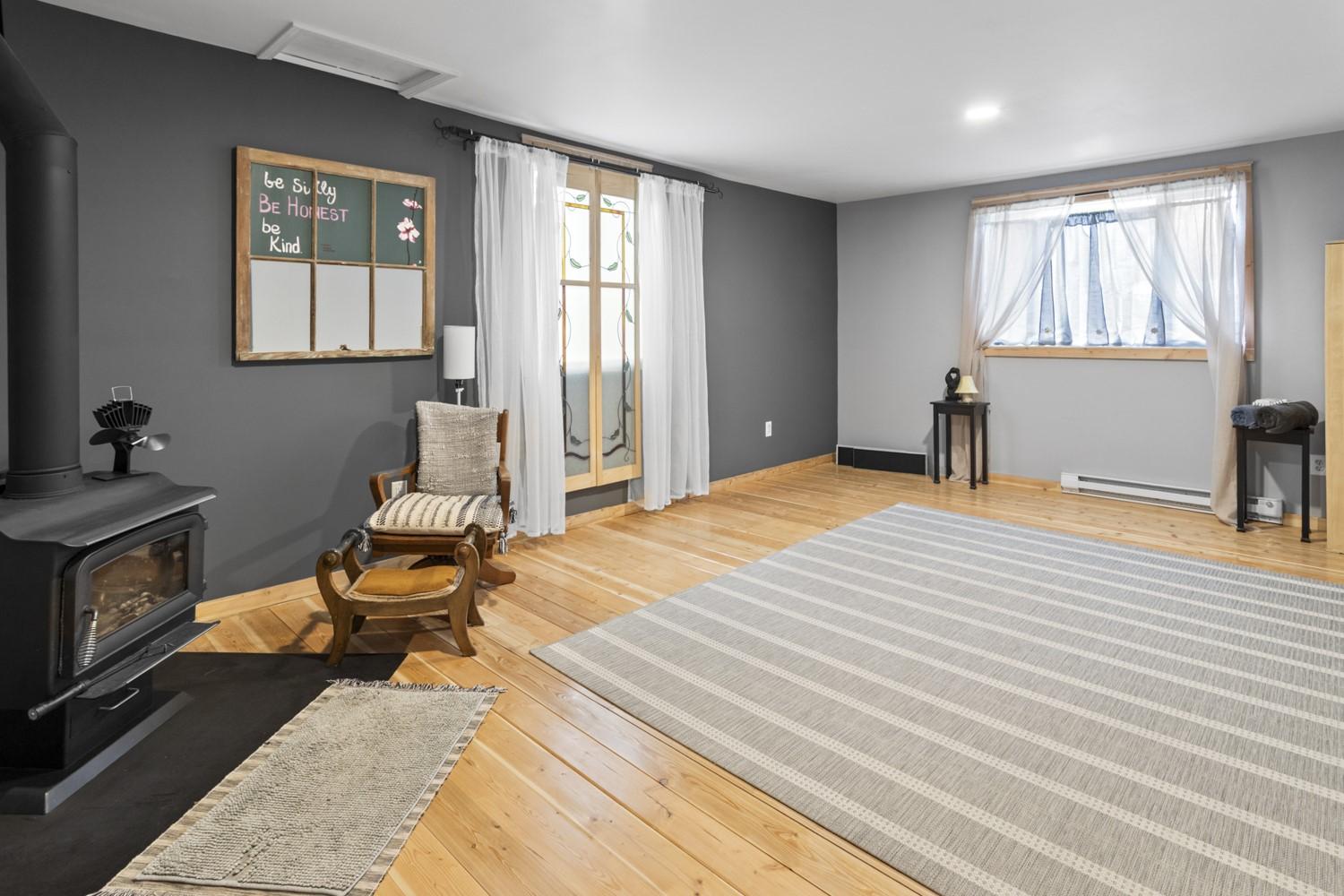 711 Ibbitson Street, Creston, BC - Indoor With Fireplace