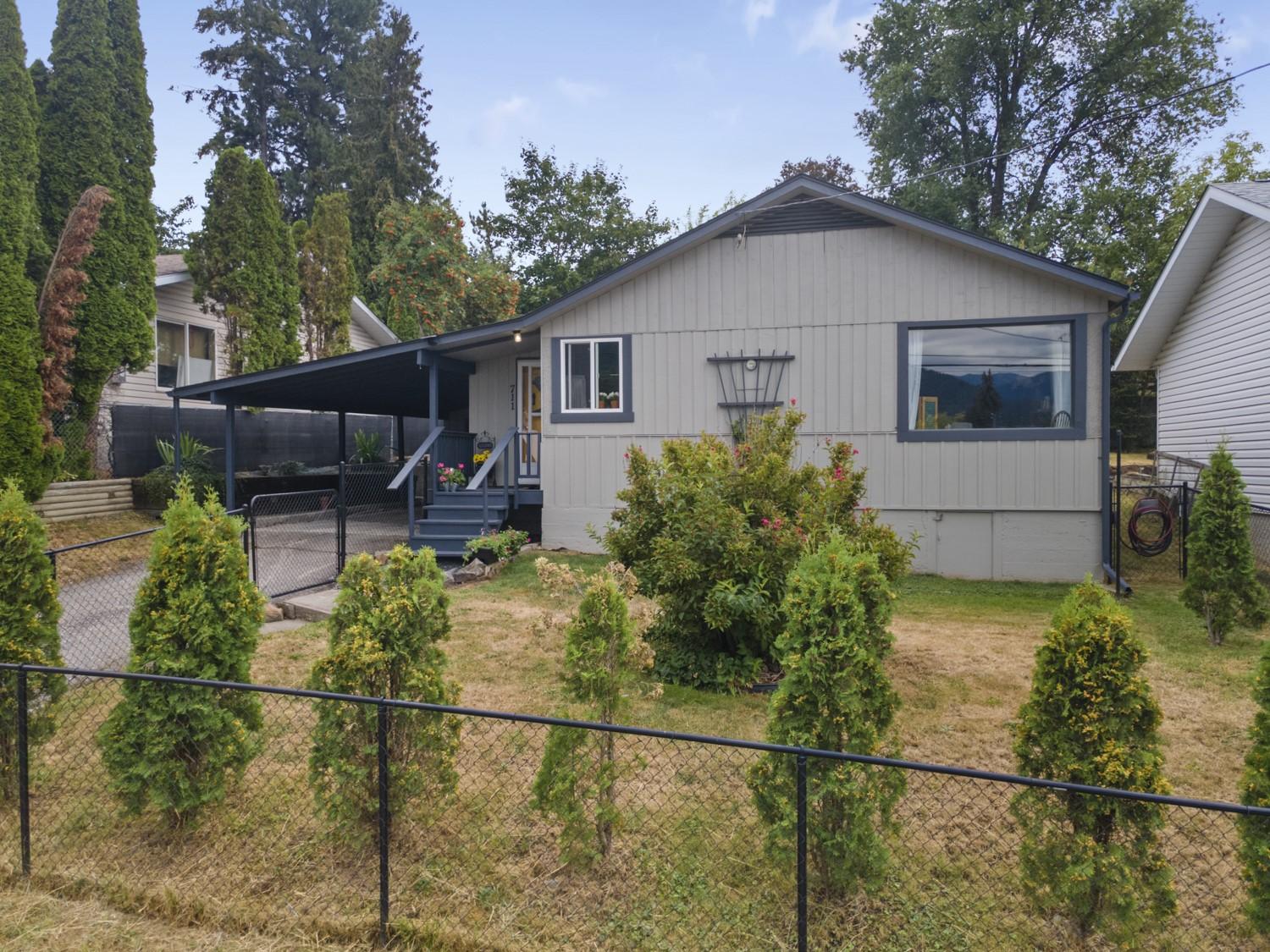 711 Ibbitson Street, Creston, BC - Outdoor