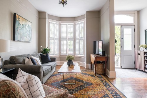 151 Markland Street, Hamilton, ON - Indoor Photo Showing Living Room