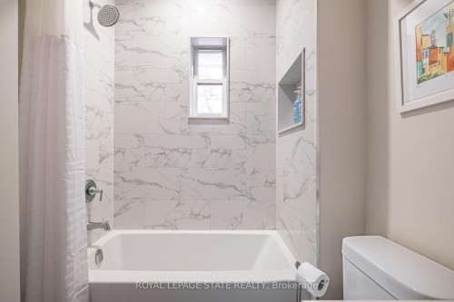 151 Markland Street, Hamilton, ON - Indoor Photo Showing Bathroom