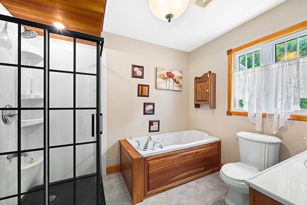 Bathroom - 41 Ch. Maccreadie, Otter Lake, QC - Indoor Photo Showing Bathroom