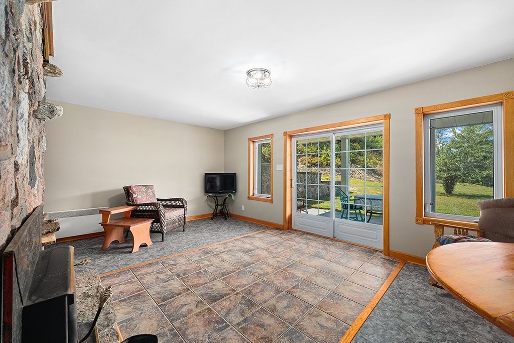 Living Room - 41 Ch. Maccreadie, Otter Lake, QC - Indoor