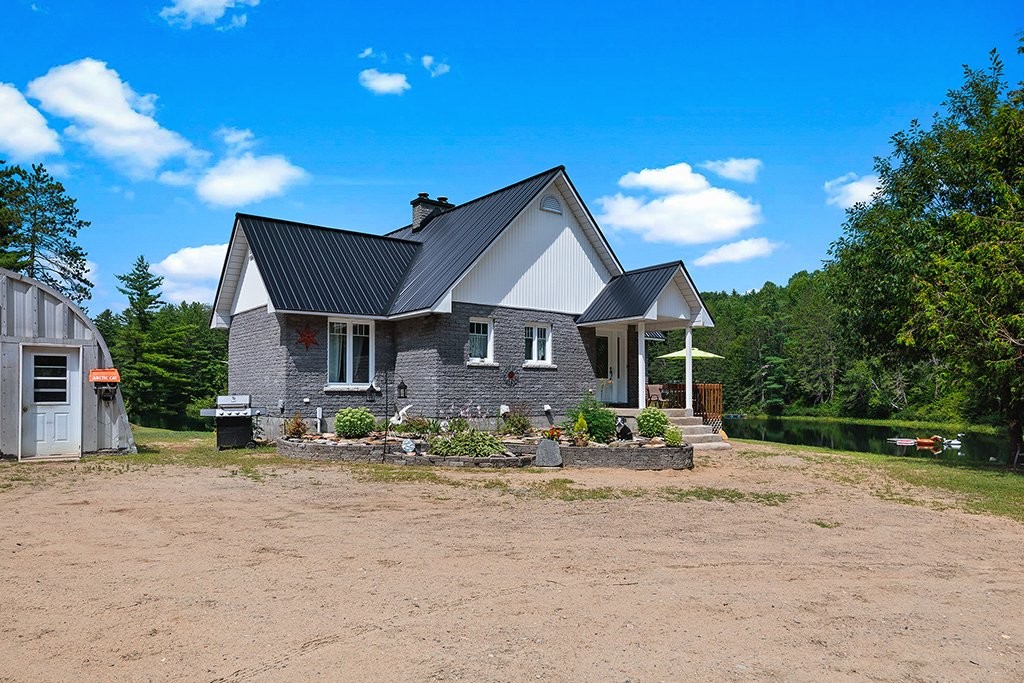 Back of Structure - 41 Ch. Maccreadie, Otter Lake, QC - Outdoor