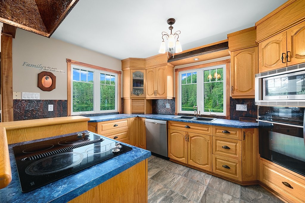 Kitchen - 41 Ch. Maccreadie, Otter Lake, QC - Indoor Photo Showing Kitchen With Double Sink