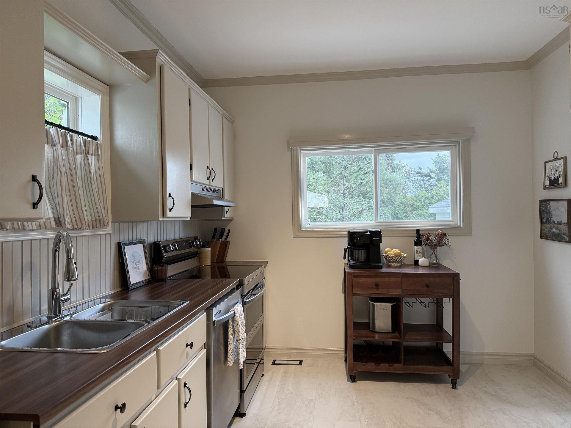 228 Cottage Street, New Glasgow, NS - Indoor Photo Showing Kitchen With Double Sink