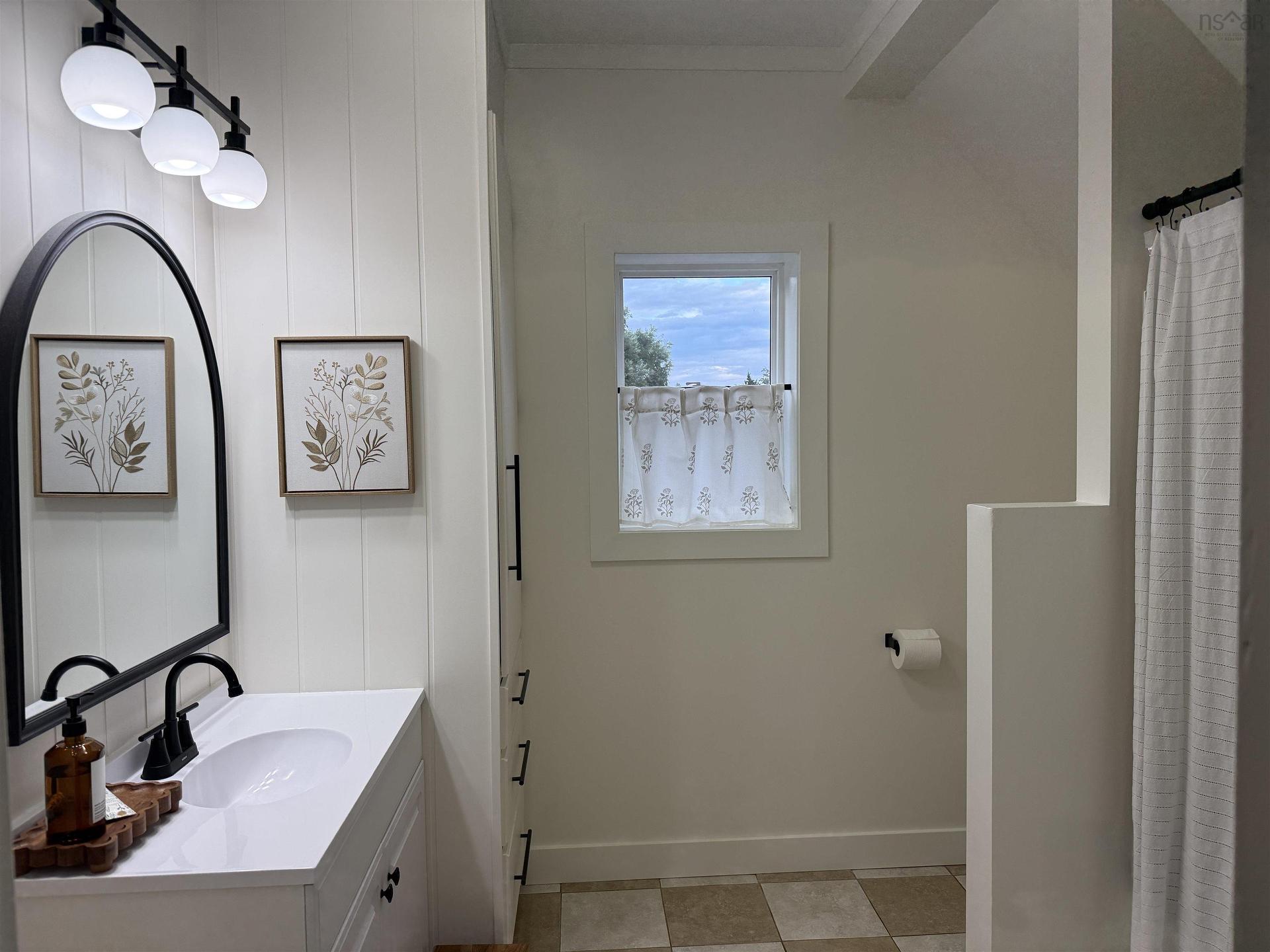 228 Cottage Street, New Glasgow, NS - Indoor Photo Showing Bathroom