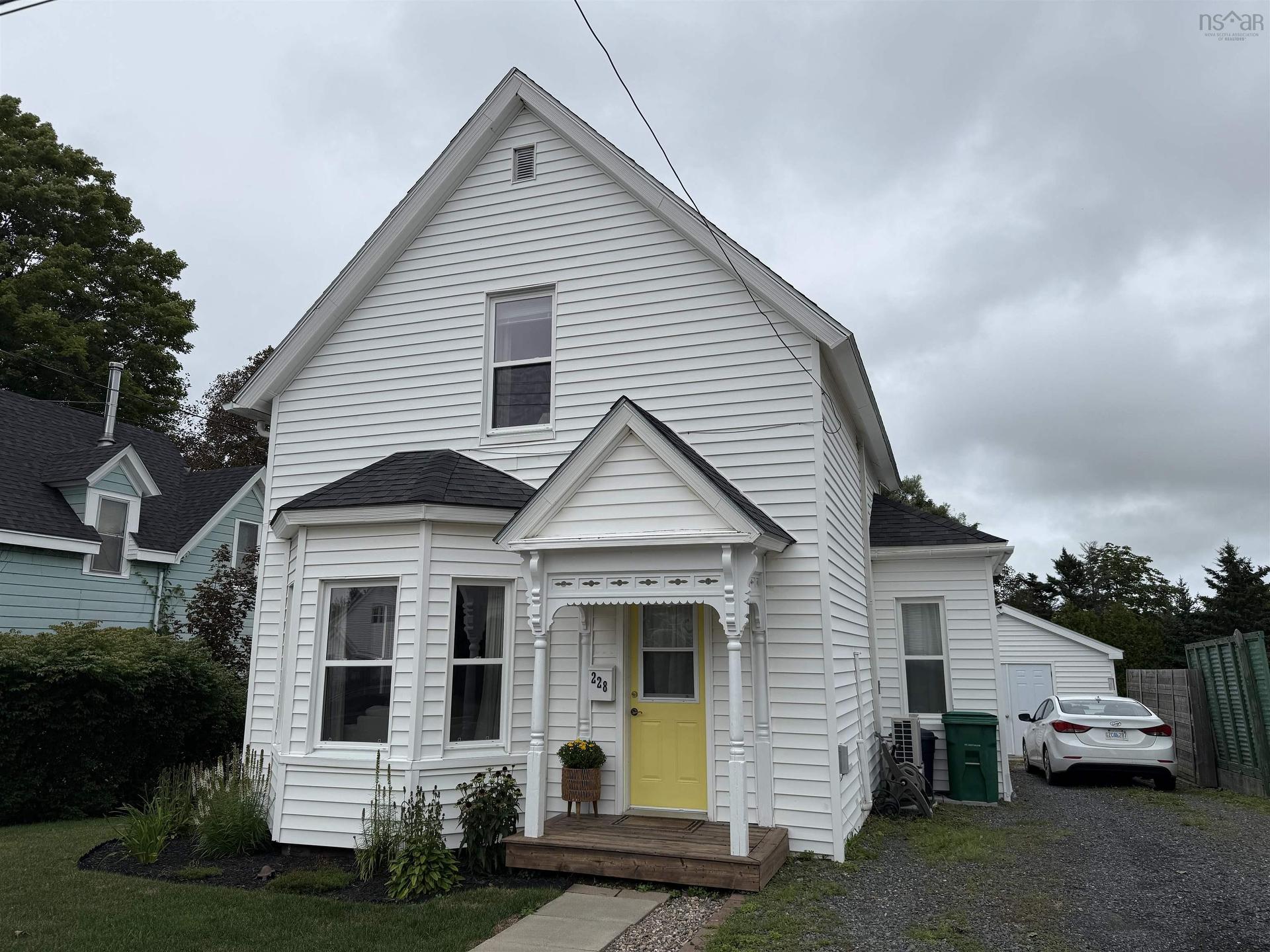 228 Cottage Street, New Glasgow, NS - Outdoor With Facade
