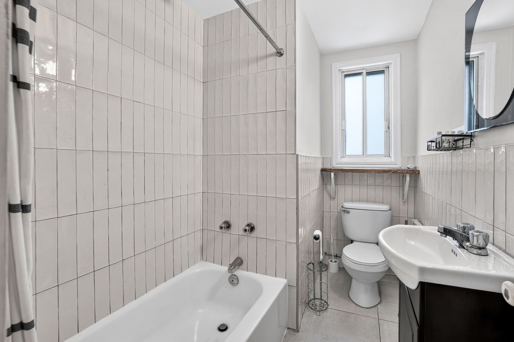 Salle de bains - 4-4455 Av. Dupuis, Montréal (Côte-Des-Neiges/Notre-Dame-De-Grâce), QC - Indoor Photo Showing Bathroom