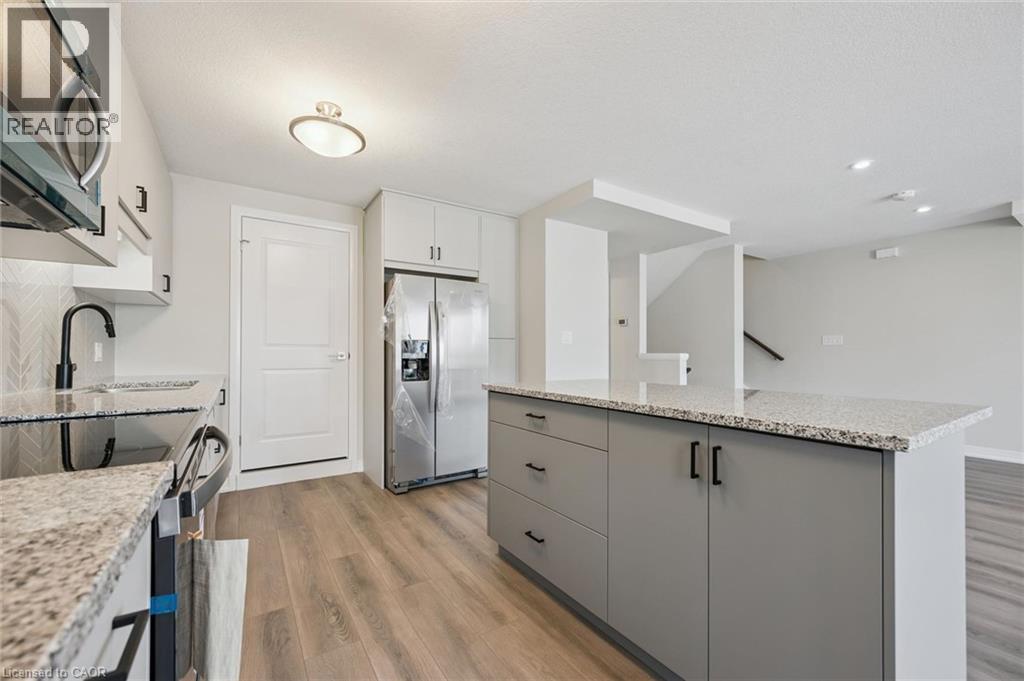 525 Erinbrook Drive Unit# B046, Kitchener, ON - Indoor Photo Showing Kitchen With Upgraded Kitchen