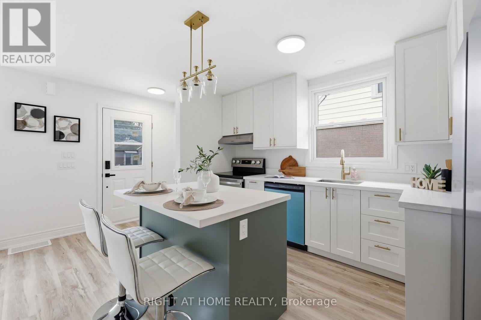156 E 36Th Street, Hamilton, ON - Indoor