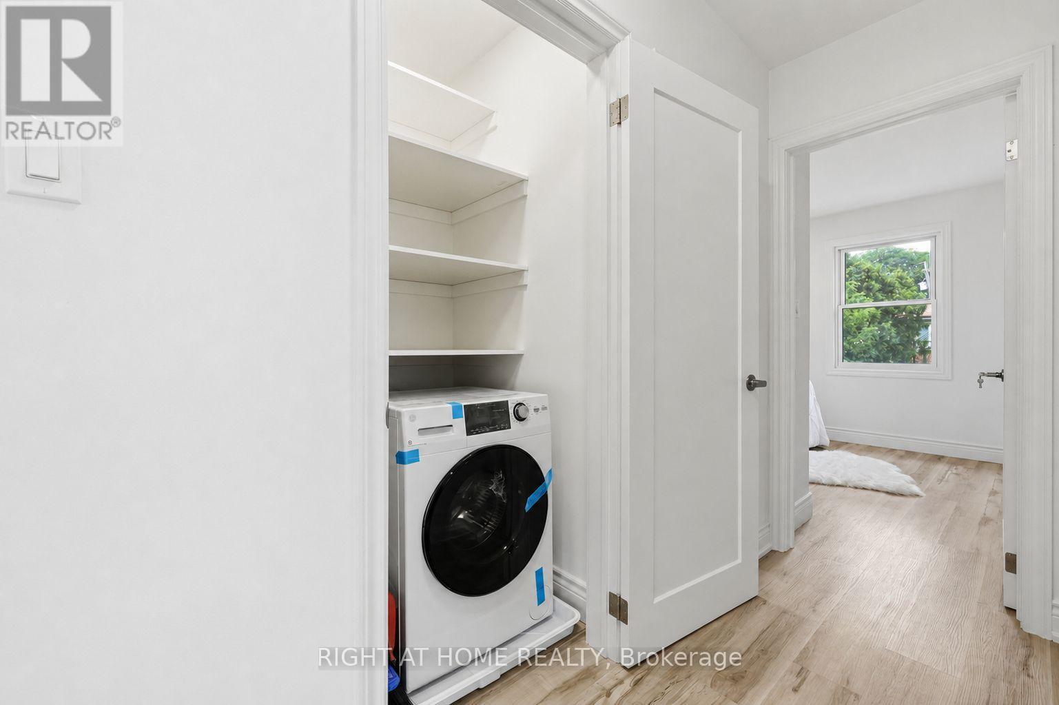 156 E 36Th Street, Hamilton, ON - Indoor Photo Showing Laundry Room