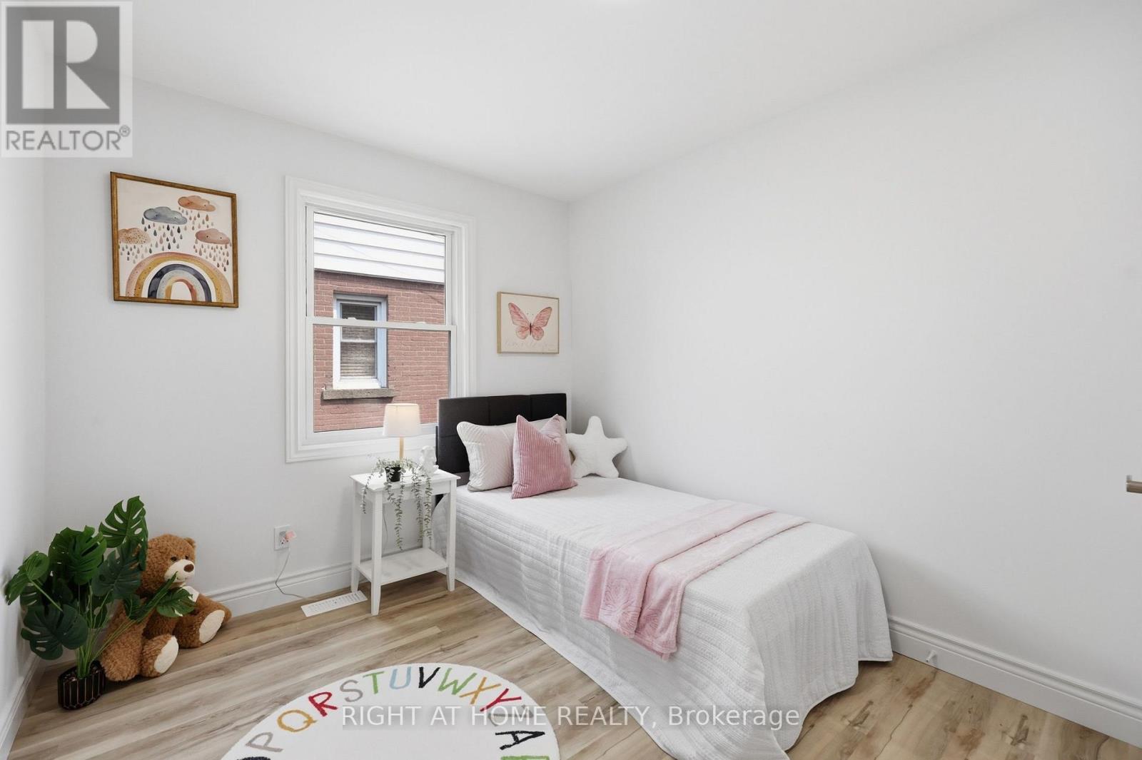 156 E 36Th Street, Hamilton, ON - Indoor Photo Showing Bedroom