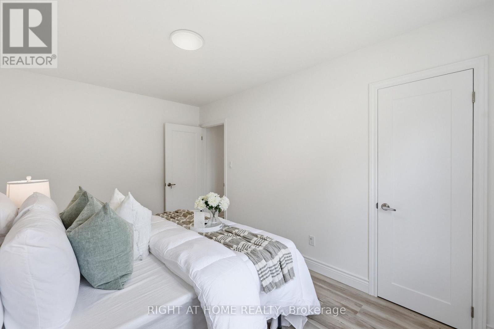 156 E 36Th Street, Hamilton, ON - Indoor Photo Showing Bedroom