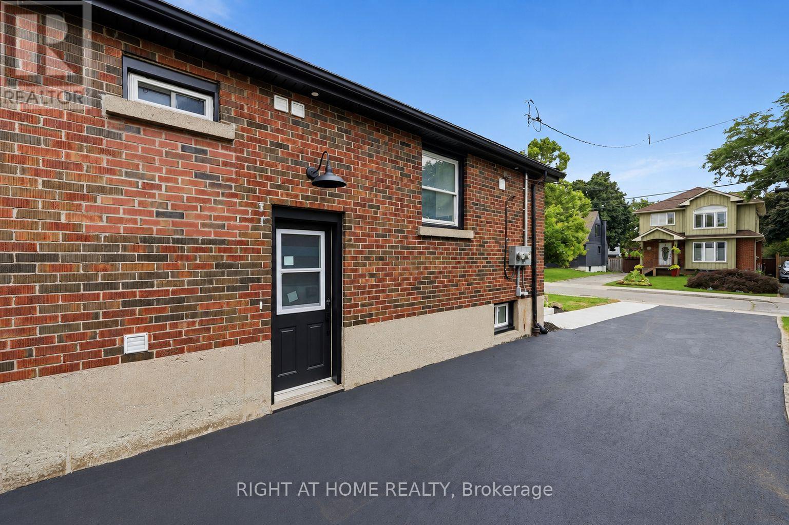 156 E 36Th Street, Hamilton, ON - Outdoor