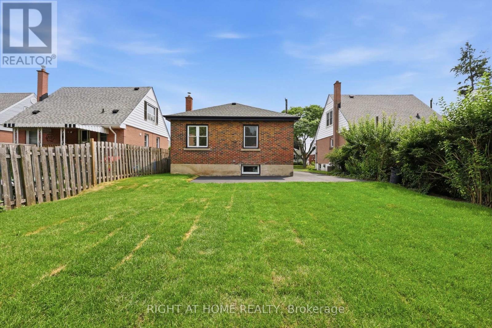 156 E 36Th Street, Hamilton, ON - Outdoor