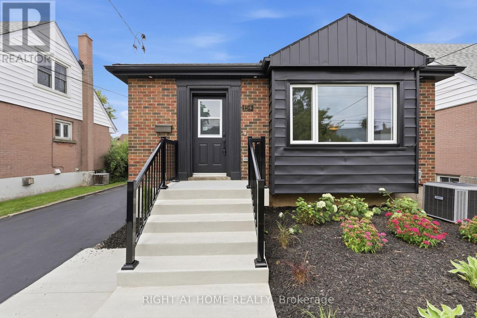 156 E 36Th Street, Hamilton, ON - Outdoor