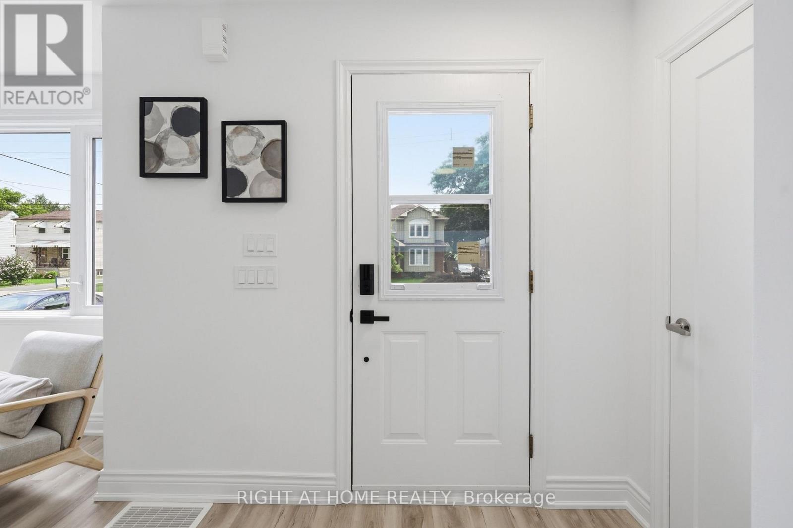 156 E 36Th Street, Hamilton, ON - Indoor Photo Showing Other Room