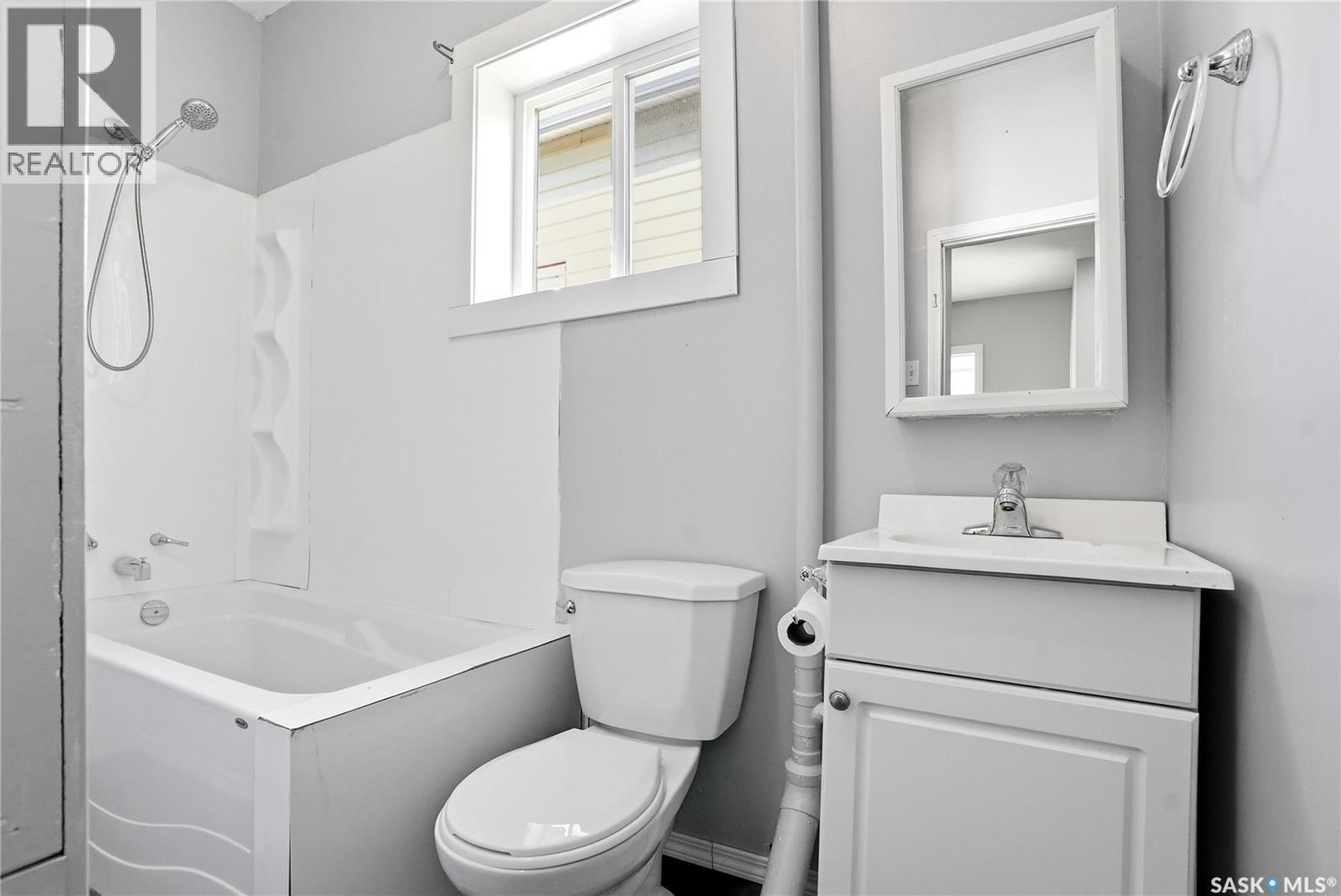 103A Norman Avenue, Aberdeen, SK - Indoor Photo Showing Bathroom