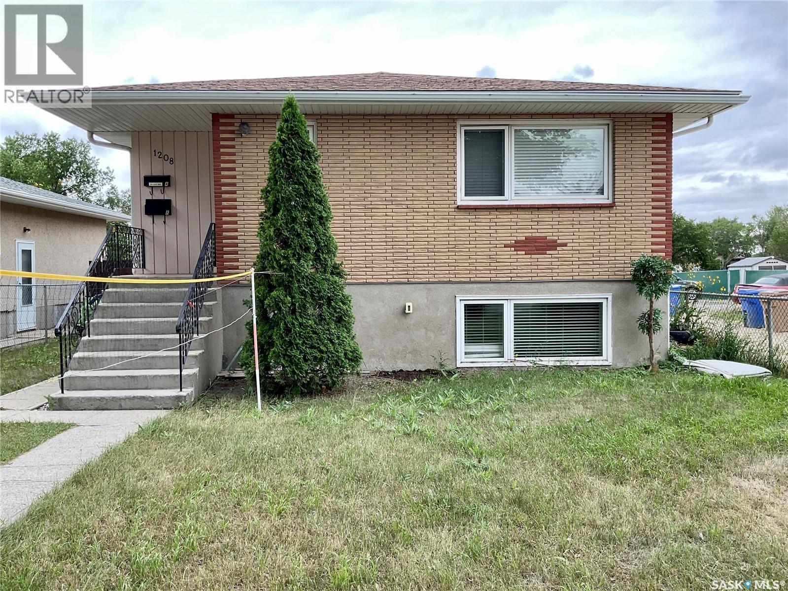 1208 Bond Street, Regina, SK - Outdoor With Exterior
