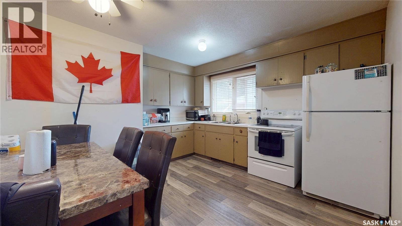 1208 Bond Street, Regina, SK - Indoor Photo Showing Kitchen