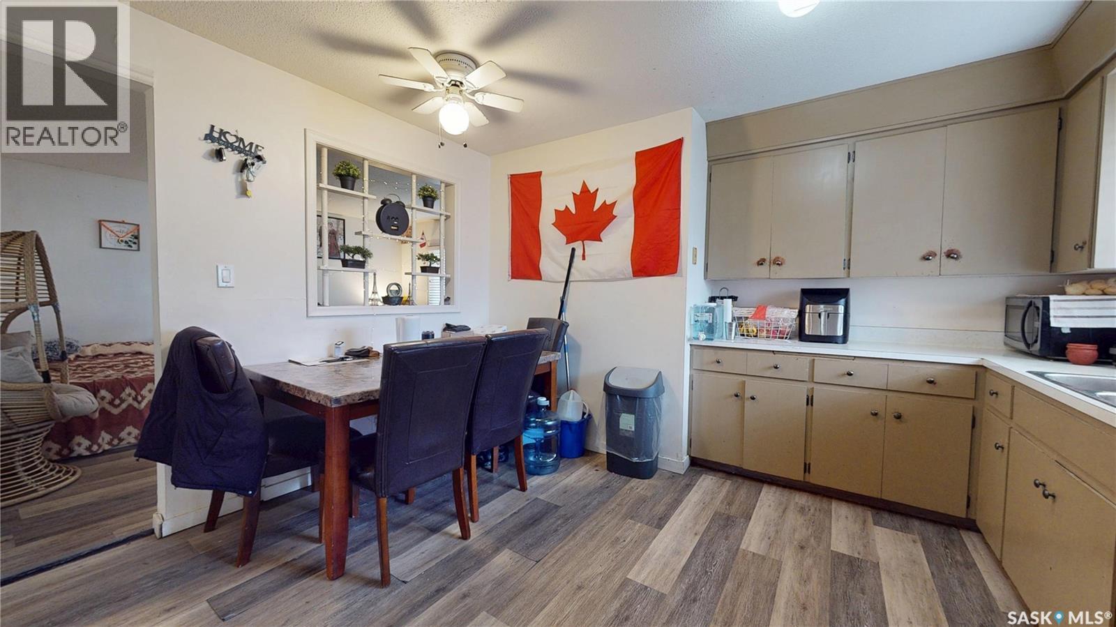 1208 Bond Street, Regina, SK - Indoor Photo Showing Kitchen