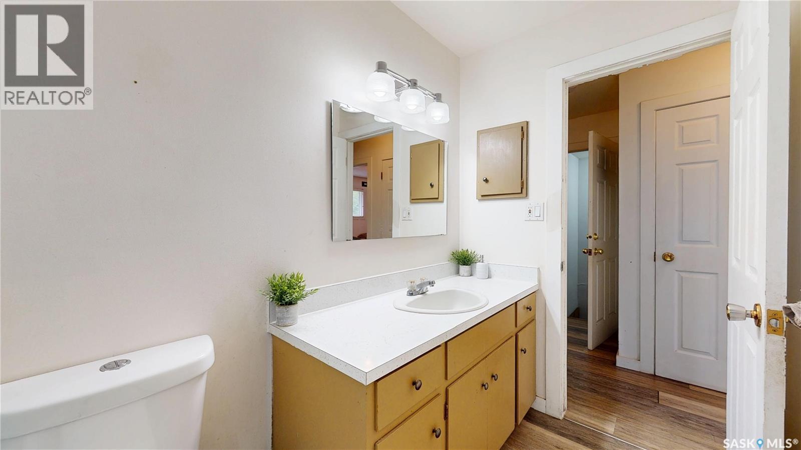 1208 Bond Street, Regina, SK - Indoor Photo Showing Bathroom