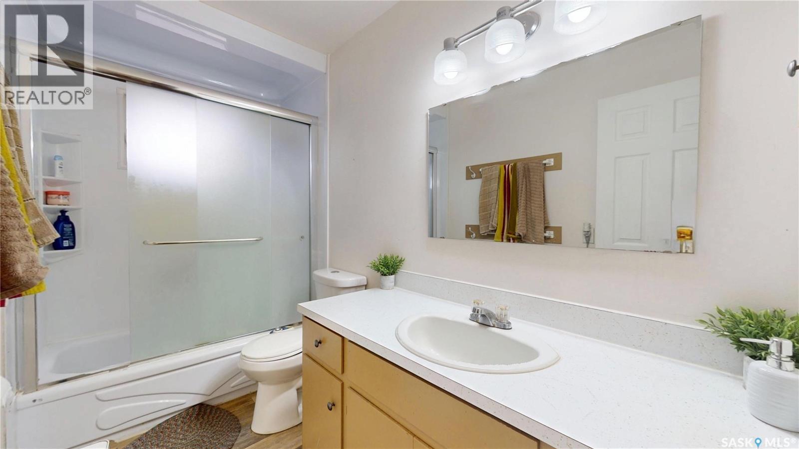 1208 Bond Street, Regina, SK - Indoor Photo Showing Bathroom