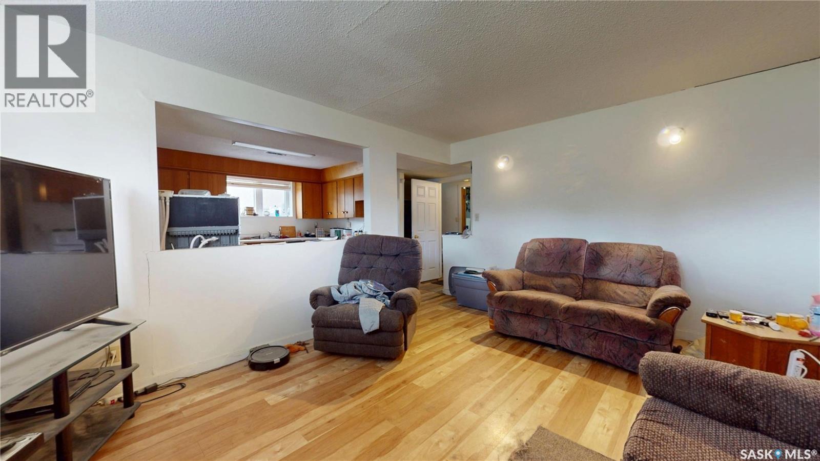 1208 Bond Street, Regina, SK - Indoor Photo Showing Living Room
