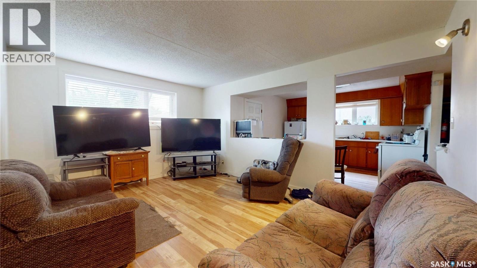1208 Bond Street, Regina, SK - Indoor Photo Showing Living Room
