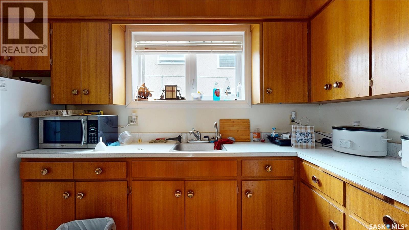 1208 Bond Street, Regina, SK - Indoor Photo Showing Kitchen