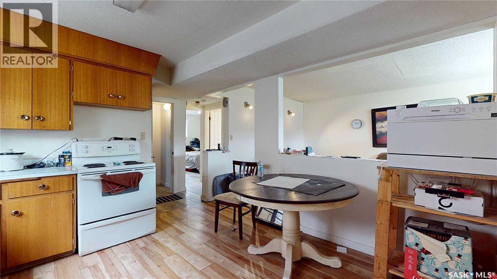 1208 Bond Street, Regina, SK - Indoor Photo Showing Kitchen