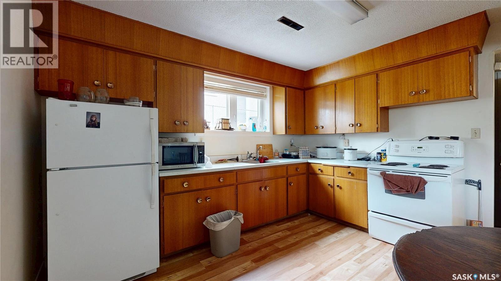 1208 Bond Street, Regina, SK - Indoor Photo Showing Kitchen