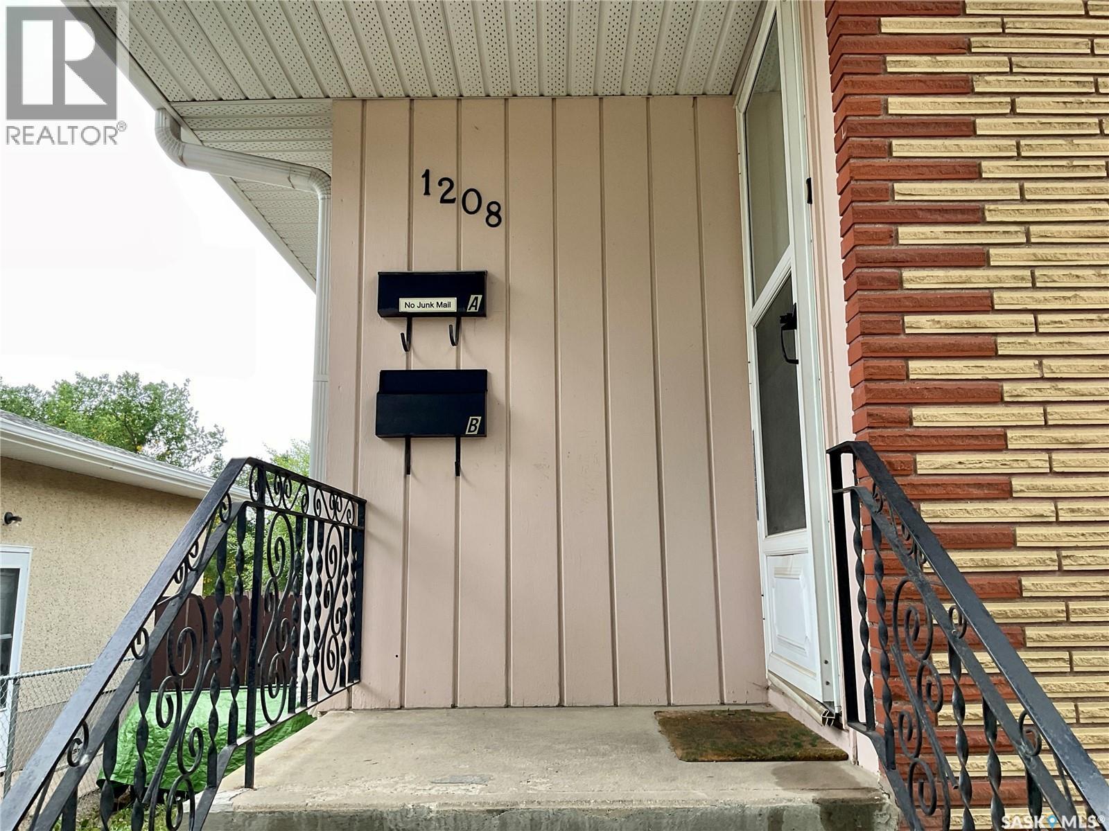 1208 Bond Street, Regina, SK - Outdoor With Exterior