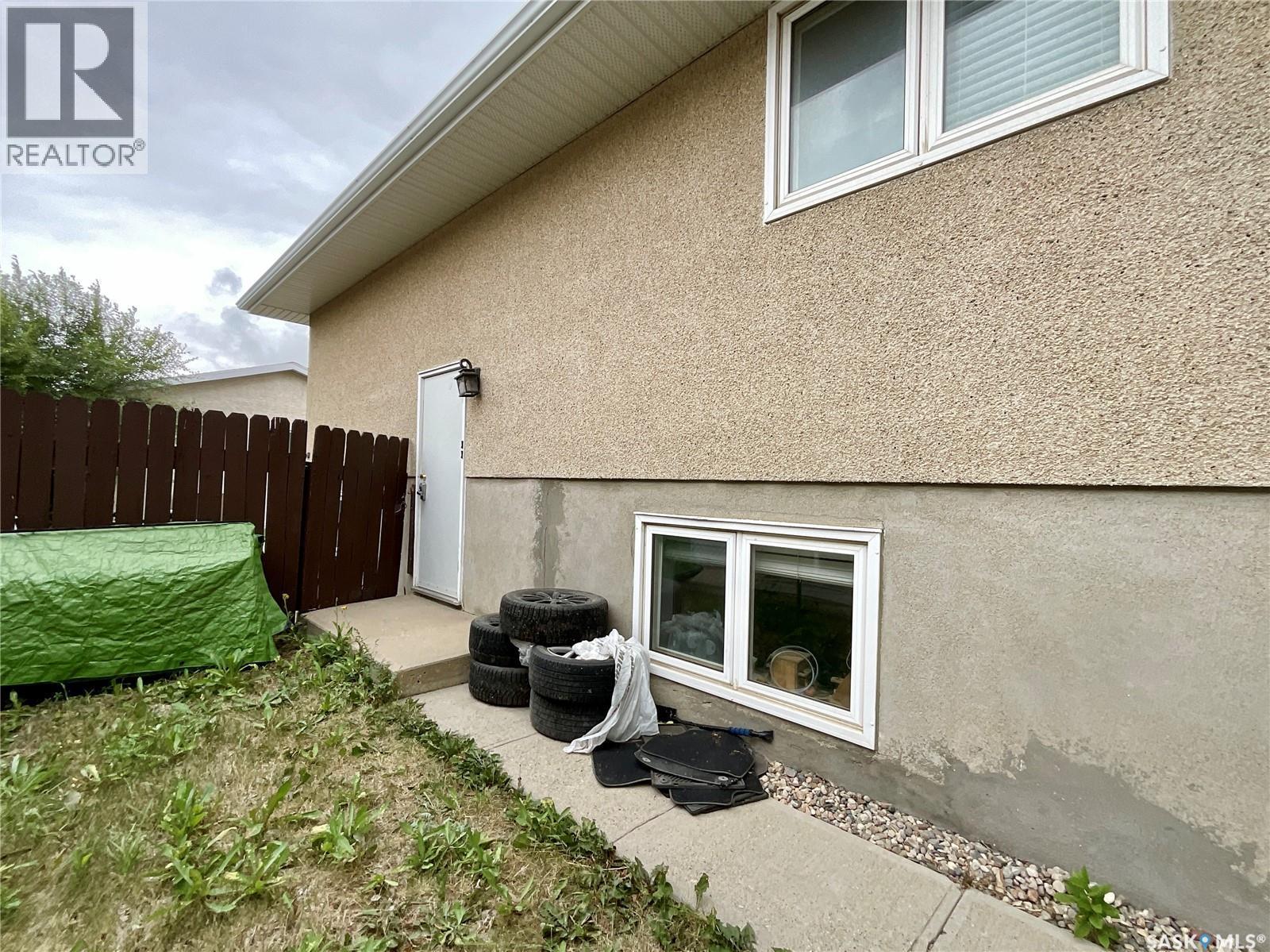 1208 Bond Street, Regina, SK - Outdoor With Exterior