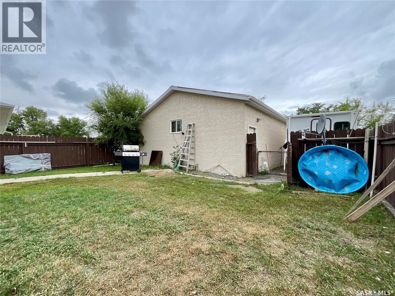 1208 Bond Street, Regina, SK - Outdoor With Above Ground Pool