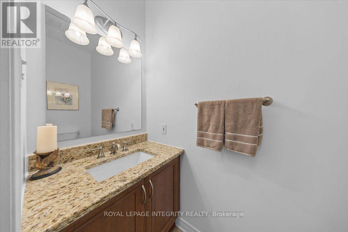 40 Bon Echo Crescent, Ottawa, ON - Indoor Photo Showing Bathroom