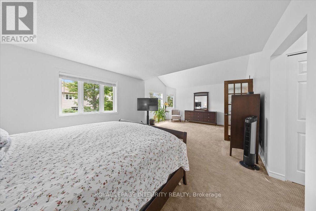 40 Bon Echo Crescent, Ottawa, ON - Indoor Photo Showing Bedroom