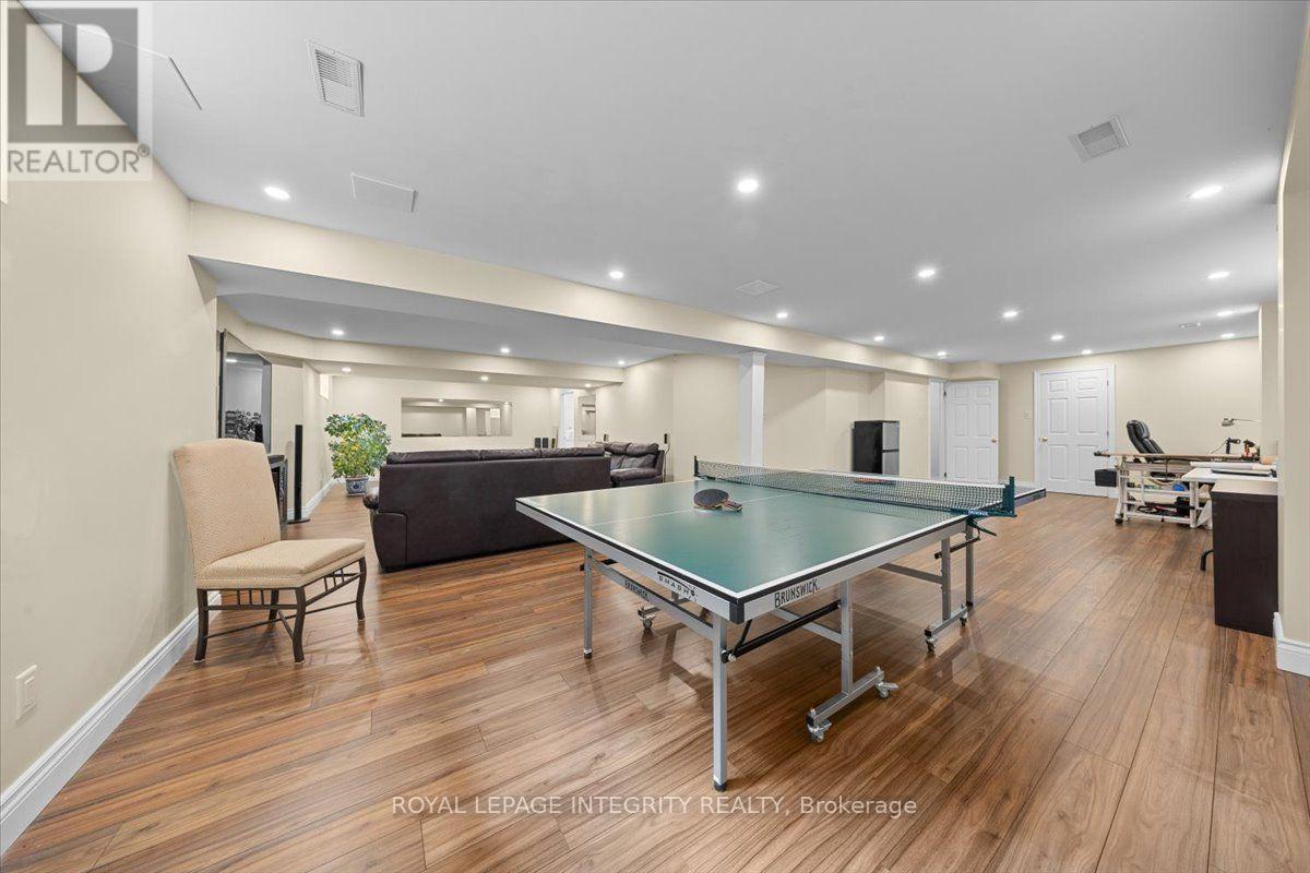 40 Bon Echo Crescent, Ottawa, ON - Indoor Photo Showing Other Room