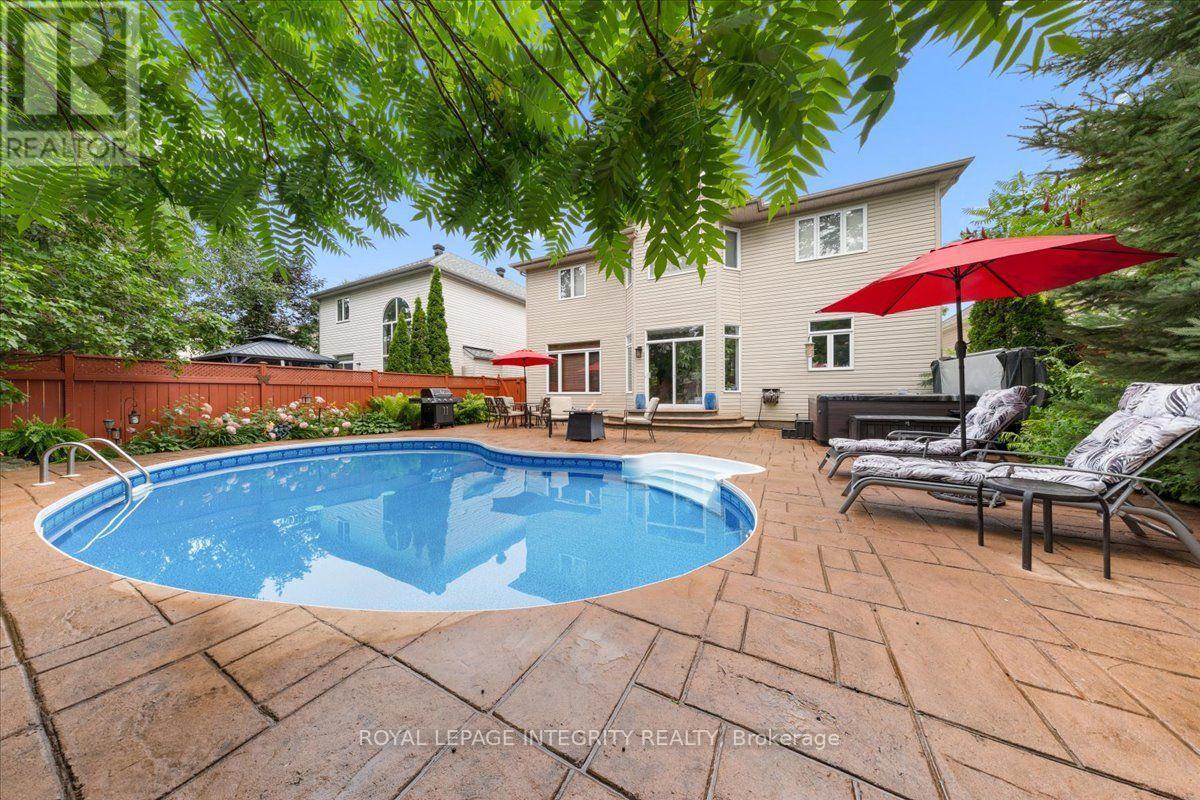 40 Bon Echo Crescent, Ottawa, ON - Outdoor With In Ground Pool With Deck Patio Veranda With Backyard