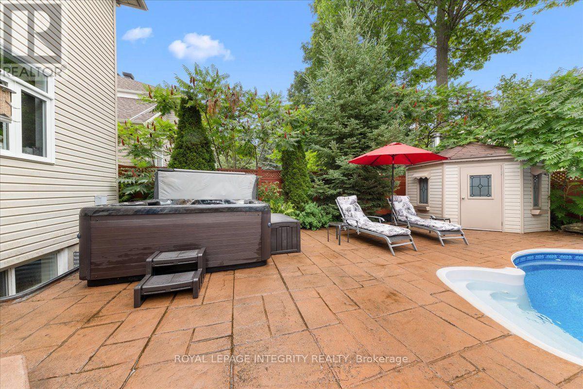 40 Bon Echo Crescent, Ottawa, ON - Outdoor With In Ground Pool With Deck Patio Veranda With Exterior