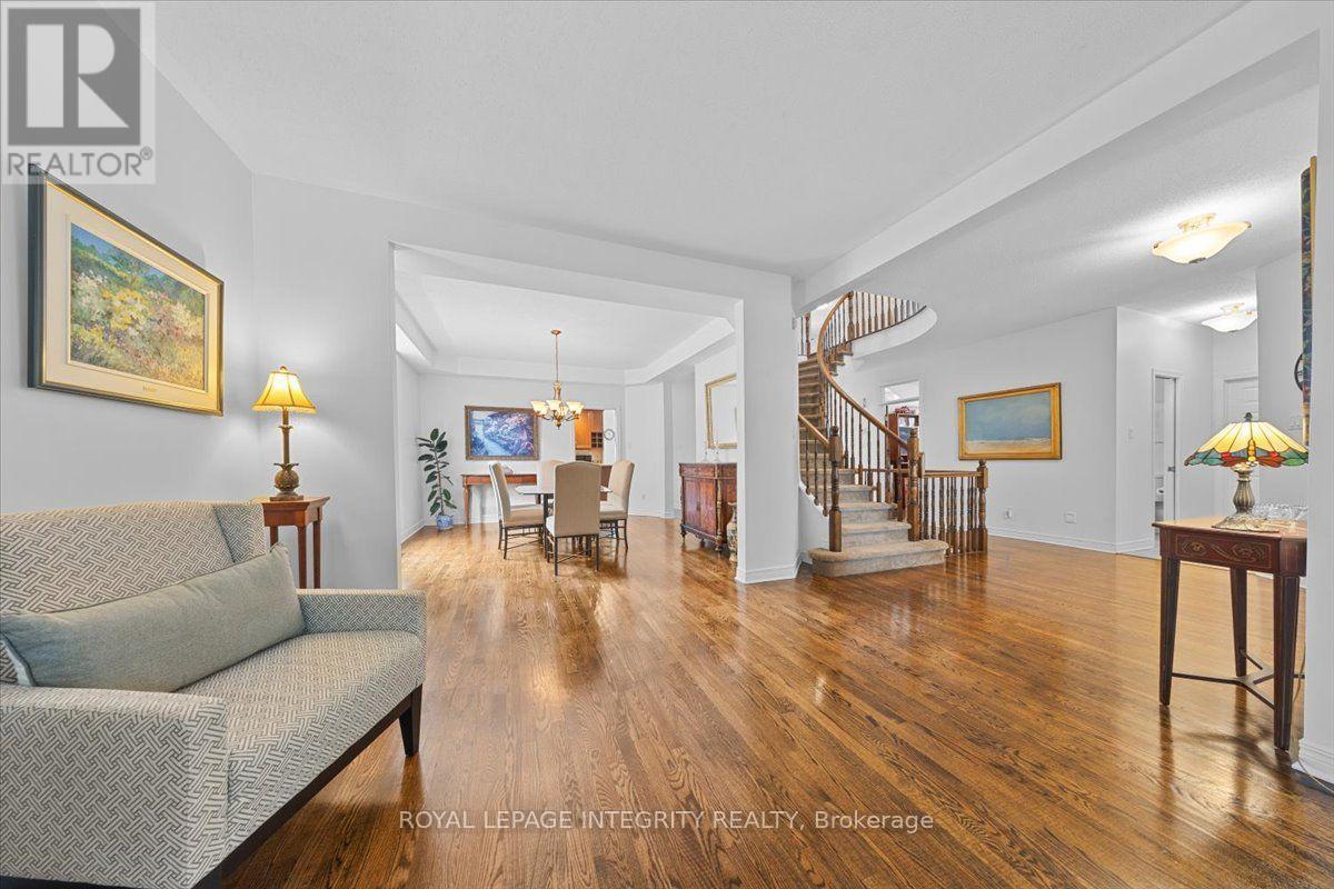 40 Bon Echo Crescent, Ottawa, ON - Indoor Photo Showing Living Room