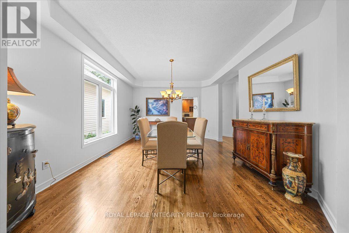 40 Bon Echo Crescent, Ottawa, ON - Indoor Photo Showing Dining Room