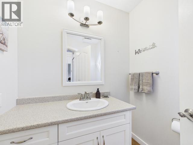 3400 Ontario Ave, Powell River, BC - Indoor Photo Showing Bathroom