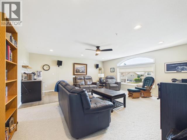 3400 Ontario Ave, Powell River, BC - Indoor