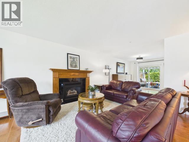 3400 Ontario Ave, Powell River, BC - Indoor Photo Showing Living Room With Fireplace