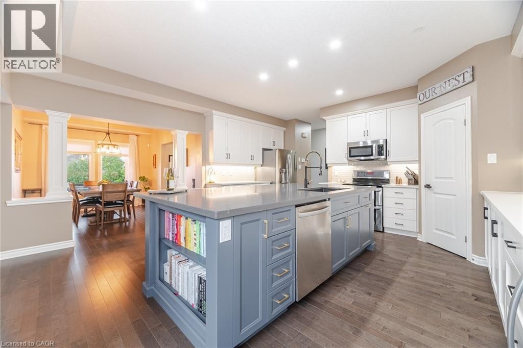 387 Gravel Ridge Trail, Kitchener, ON - Indoor Photo Showing Kitchen With Upgraded Kitchen